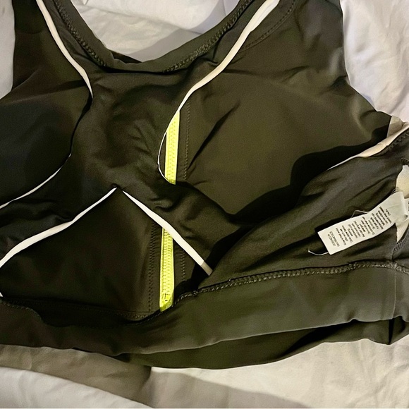 Athleta Sports Bra with Removable Pads, size Medium - Picture 7 of 9